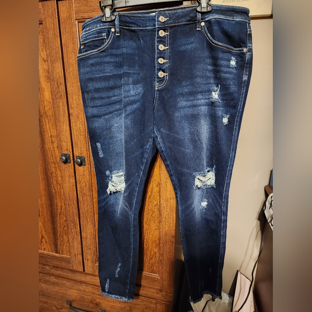 KanCan Cropped Jean
